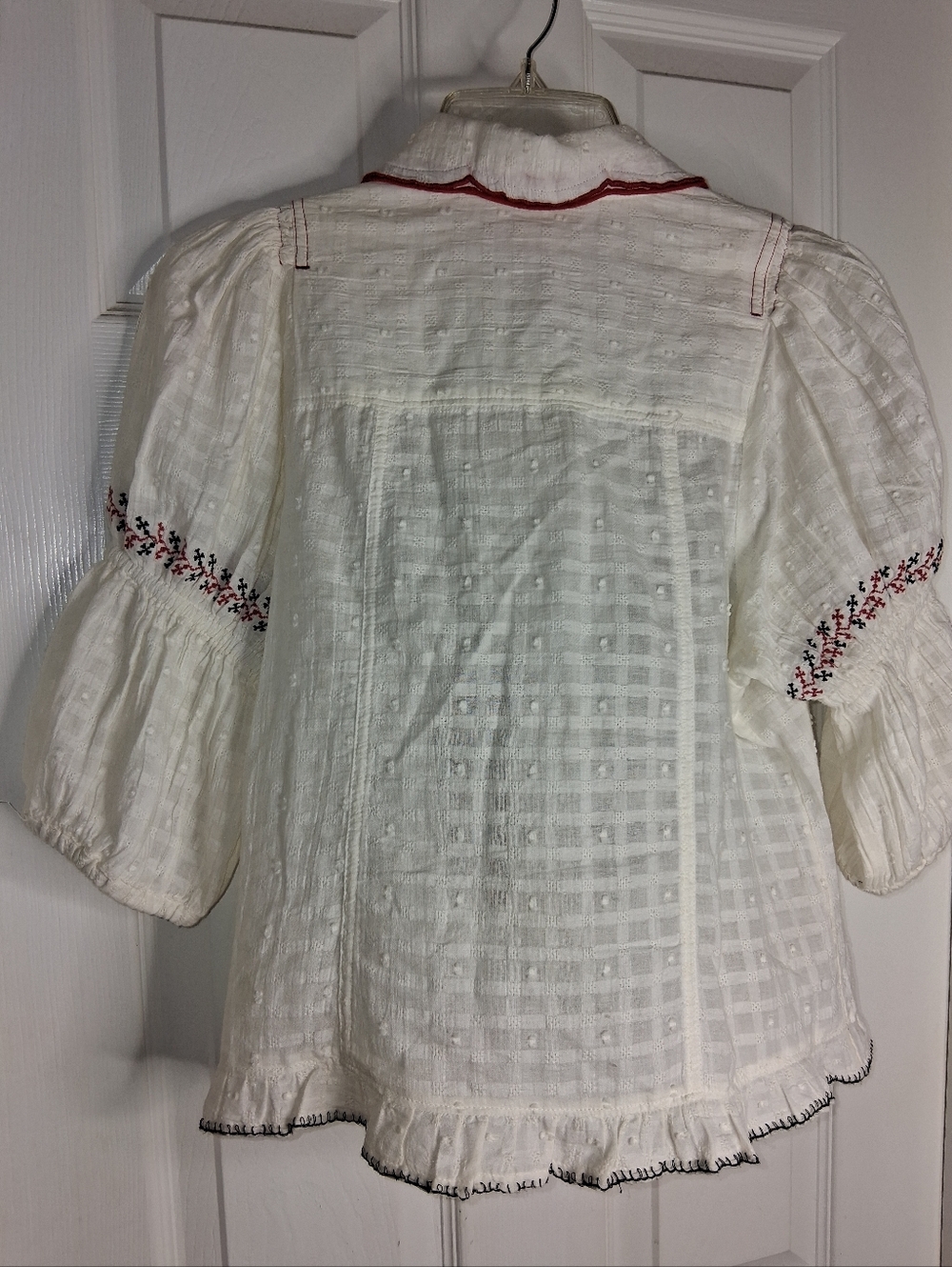 Pilcro White Button-Front Blouse with Red & Green Floral Embroidery Size Small - Picture 11 of 12